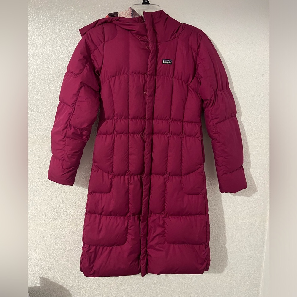 Patagonia Girl's Hooded Long Down Fill Jacket Berry Color Very Warm! GUC- Flaws